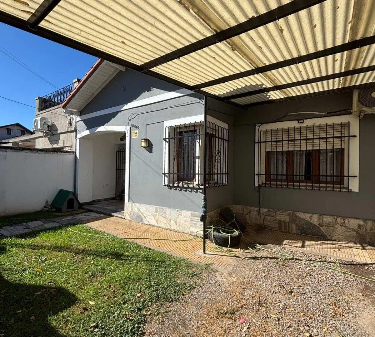 VENTA CASA 3 AMBIENTES LOTE PROPIO COCHERA PATIO 4