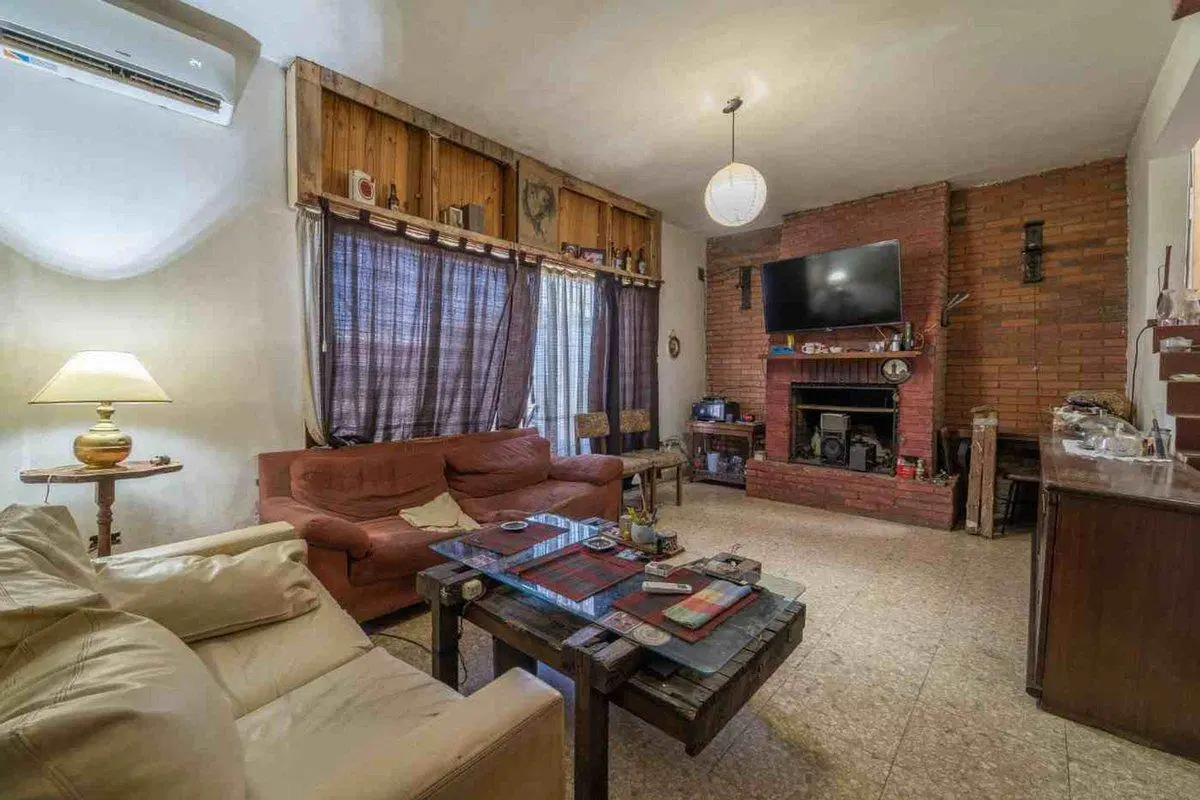 VENTA CASA 2 AMBIENTES CON COCHERA VILLA DE MAYO 3