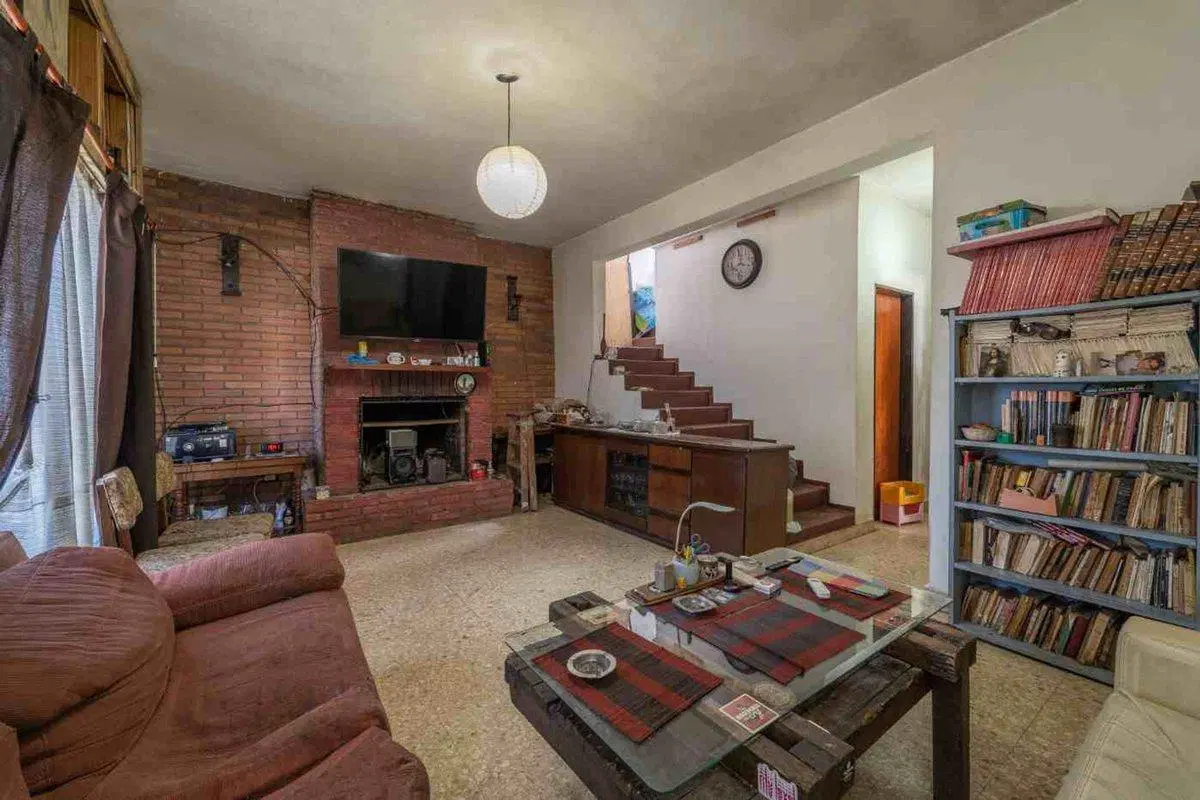 VENTA CASA 2 AMBIENTES CON COCHERA VILLA DE MAYO 5