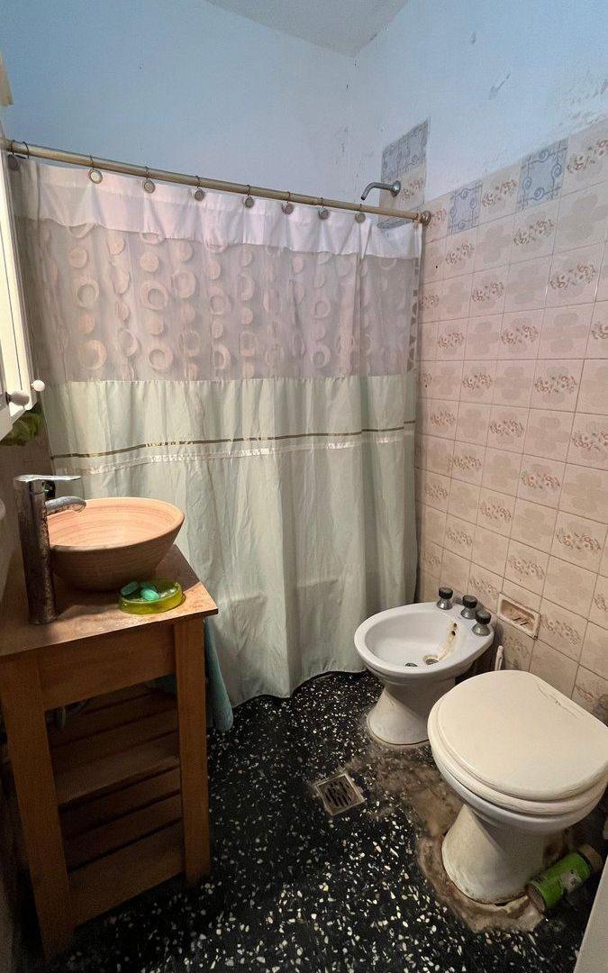 VENTA CASA 4 AMB COCHERA MÁS DOS DPTOS 2 AMB MERLO