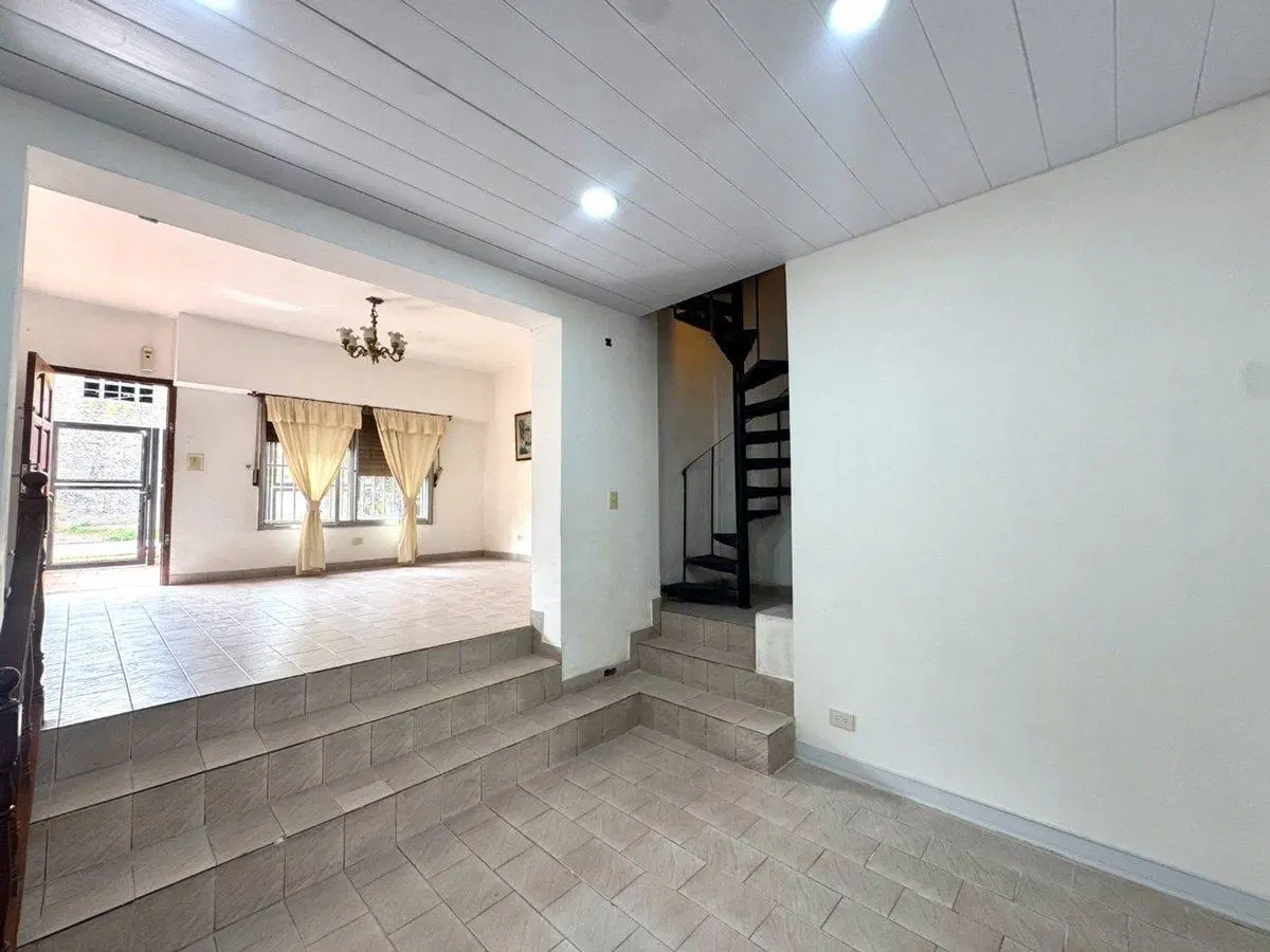VENTA CASA 4 AMB CON PILETA, COCHERA Y PARRILLA 3