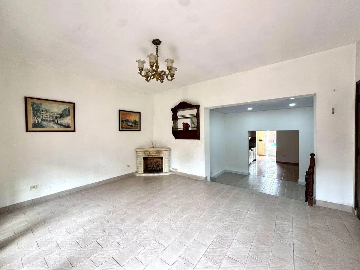 VENTA CASA 4 AMB CON PILETA, COCHERA Y PARRILLA 4