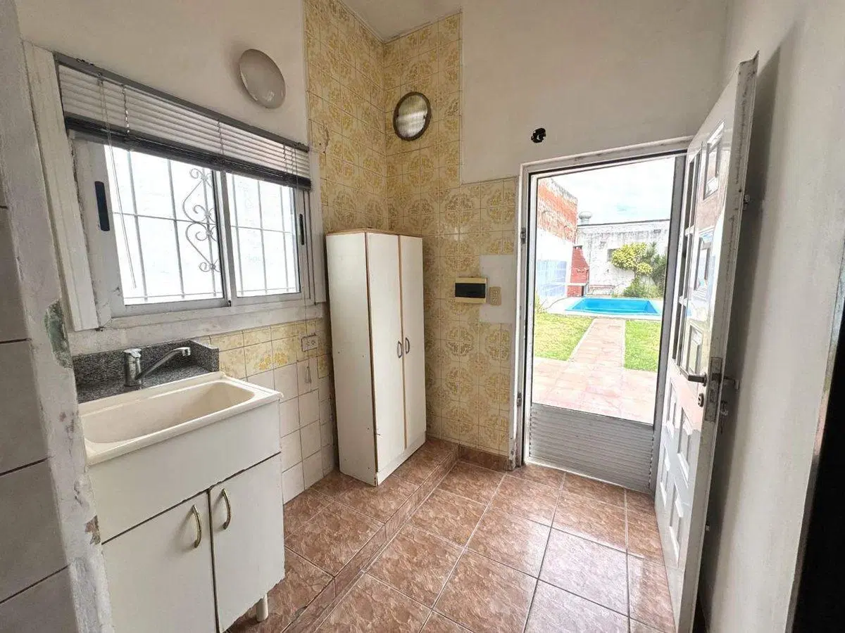 VENTA CASA 4 AMB CON PILETA, COCHERA Y PARRILLA 2