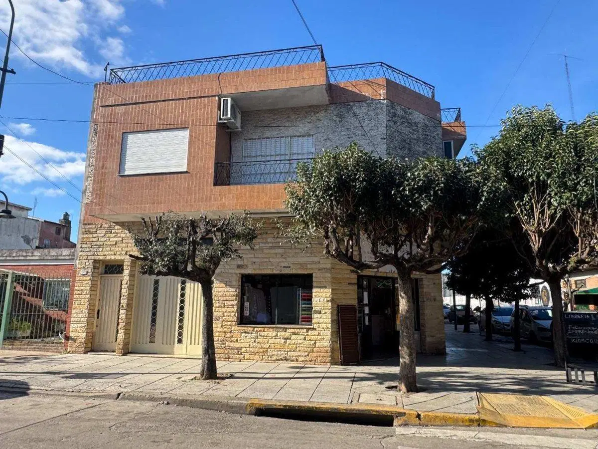 Venta casa Martelli multifamiliar local y cochera 4