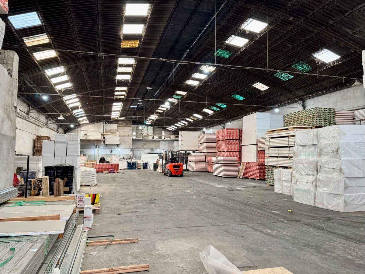 VENTA GALPON INDUSTRIAL LA TABLADA 2 ENTRADAS