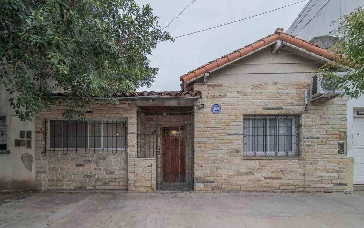 VENTA CASA 4 AMBIENTES C QUINCHO VILLA ADELINA 2