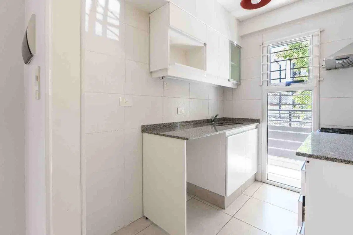 VENTA 2 AMBIENTES COCHERA PATIO Y BALCÓN, URQUIZA 4