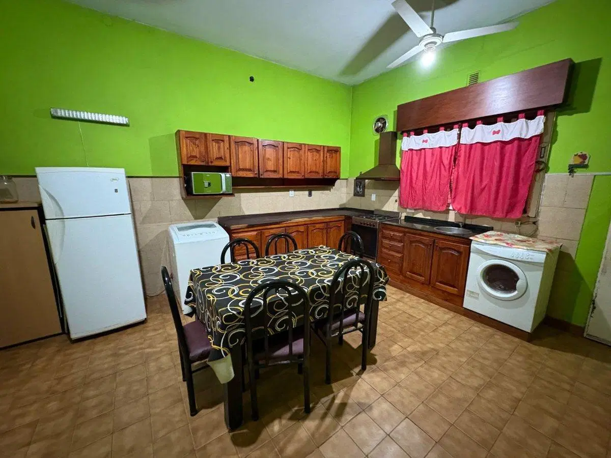 VENTA CASA 4 AMB CON COCHERA, JARDIN Y PILETA 4