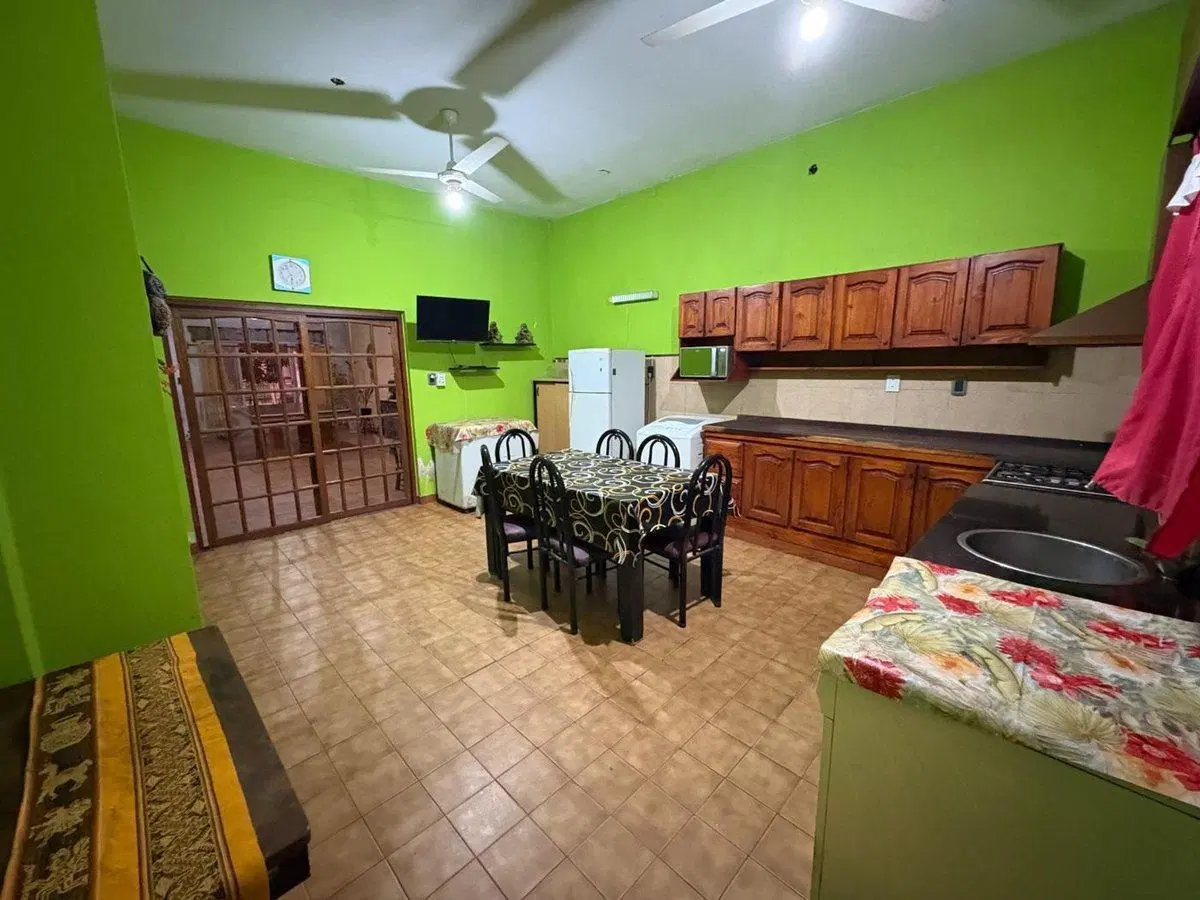 VENTA CASA 4 AMB CON COCHERA, JARDIN Y PILETA 2