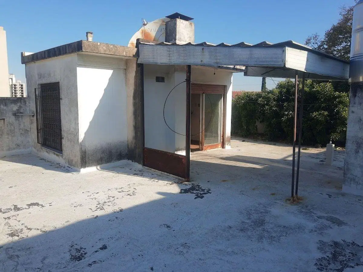 CASA EN VENTA EN TEMPERLEY CON JARDIN Y 2 LOCALES 4