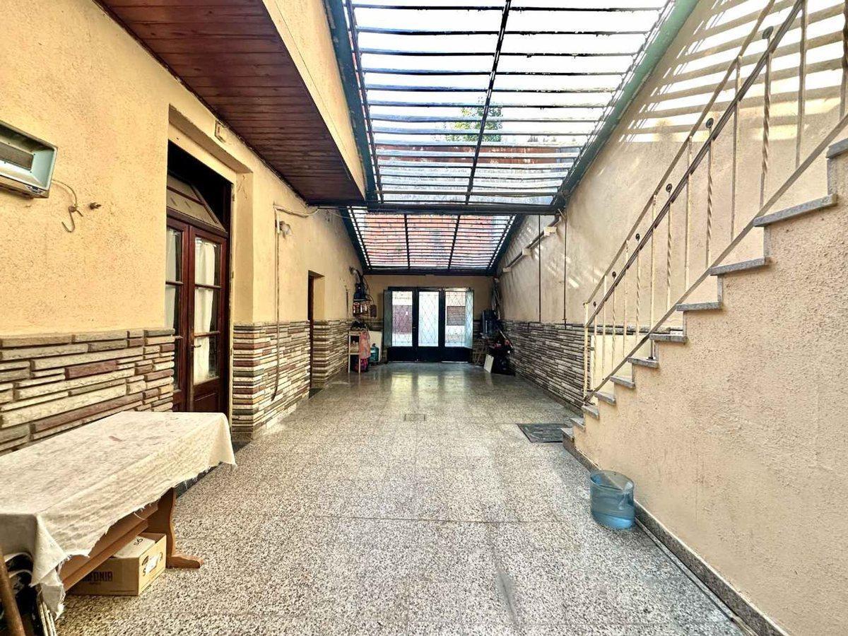 Foto de Venta Casa 5amb Cochera Terraza Flores, imagen 3