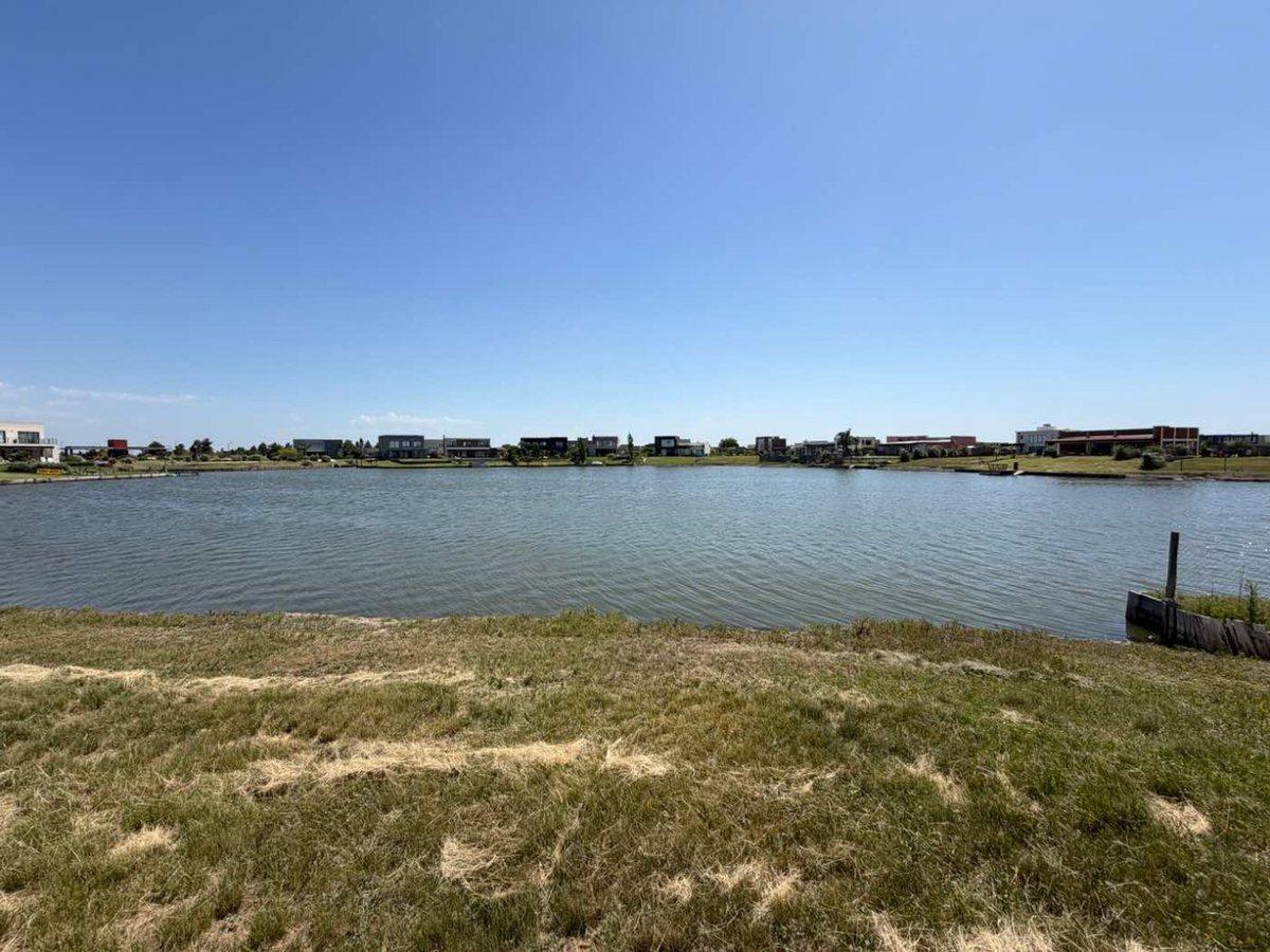 VENTA LOTE 854M2 A LA LAGUNA SAN SEBASTIAN AREA 8