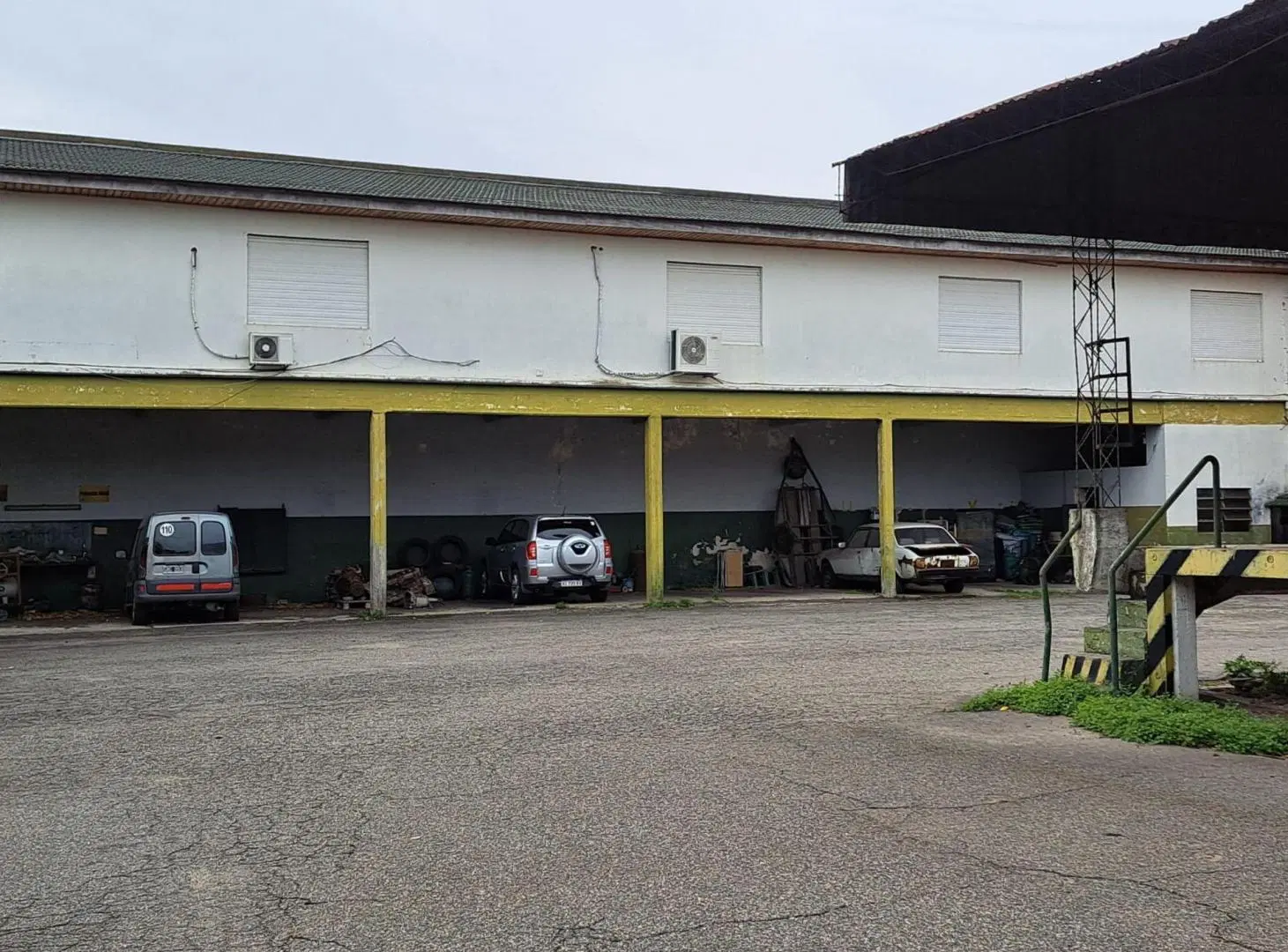 VENTA Galpon Oficinas Terreno estacionamiento lote 2