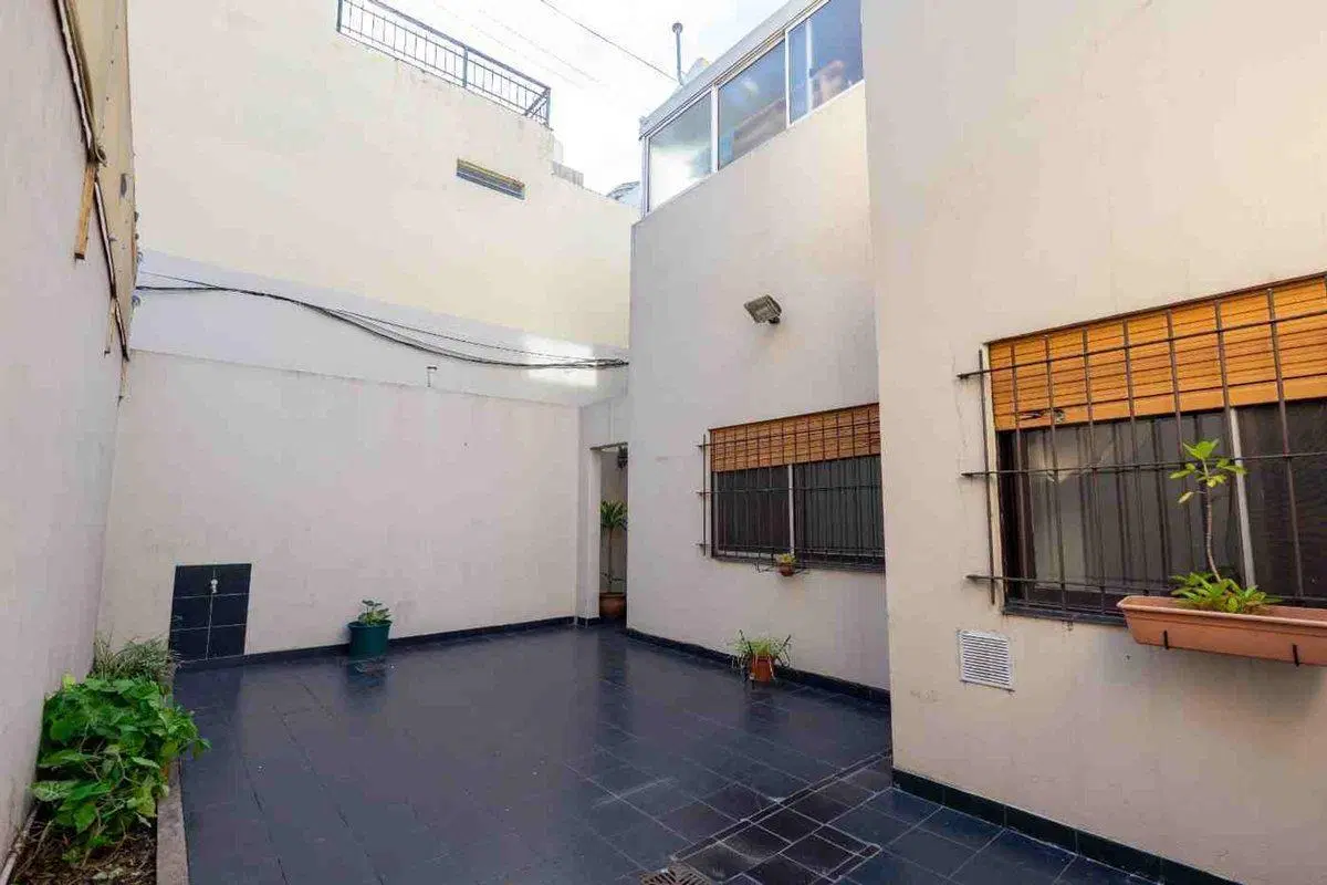 VENTA PH 3 AMBIENTES CON PATIO Y COCHERA CUBIERTA 2