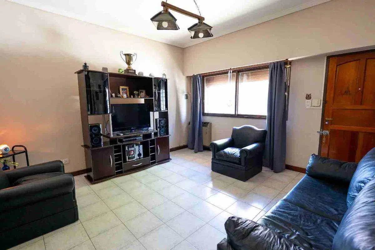 VENTA PH 3 AMBIENTES CON PATIO Y COCHERA CUBIERTA 4