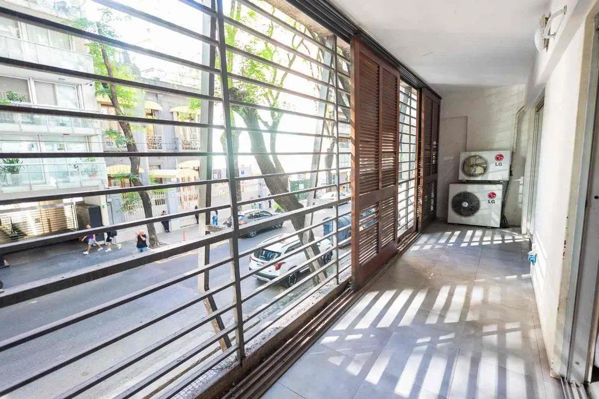 VENTA DEPTO 4 AMB Y DEPCIA CON JARDIN Y COCHERA 4