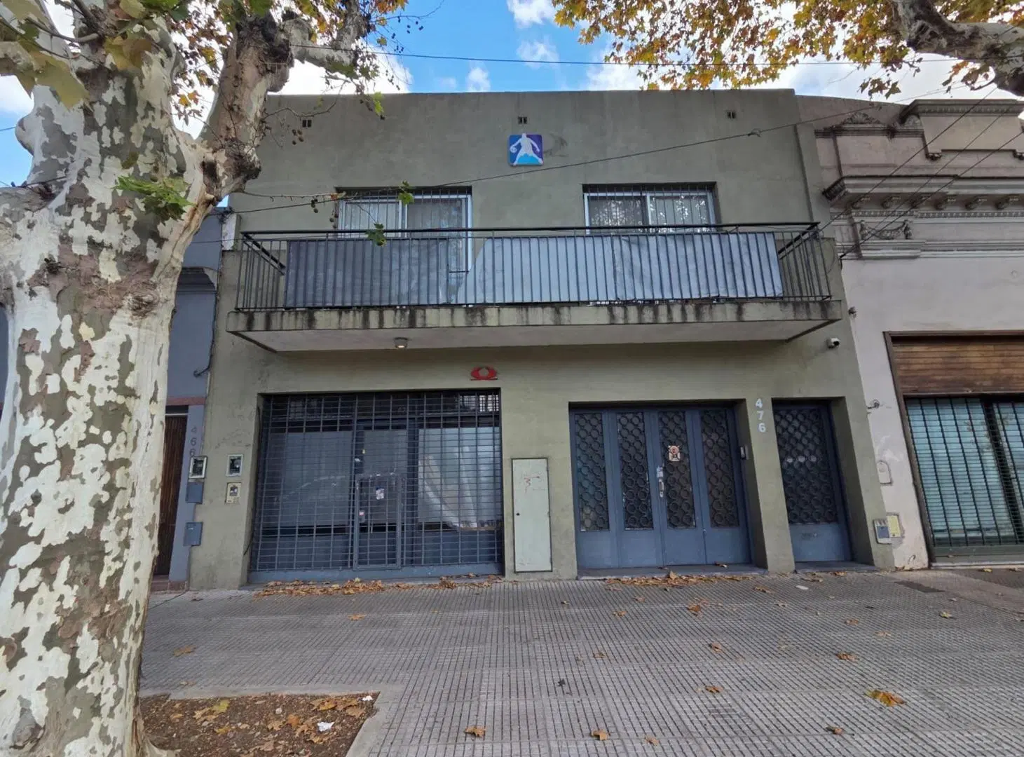Casa con local en Av. Carrasco 400 CABA 4