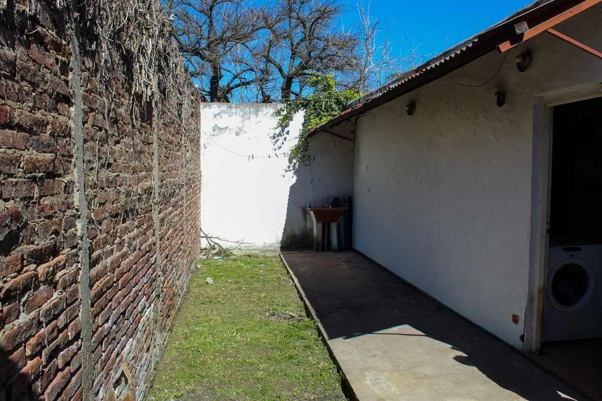 CASA VENTA + 2 LOCALES COMERCIALES IDEAL INVERSOR 4