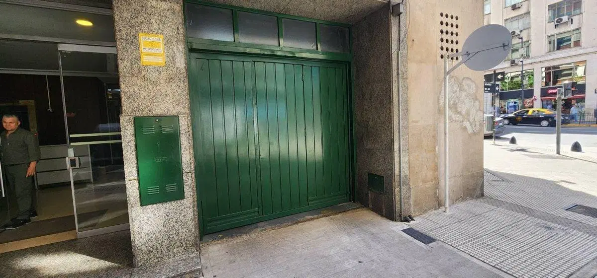 Cochera a la venta cubierta San Nicolás Catalinas 4
