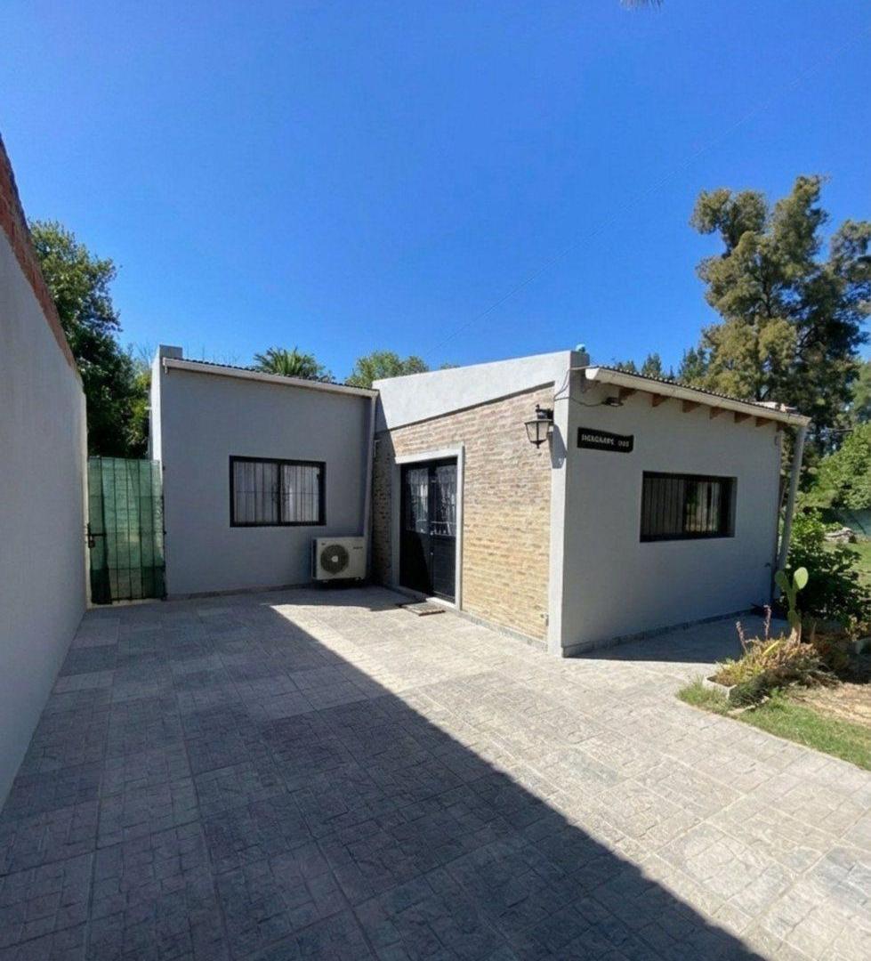Casa PH venta 4 amb Brandsen con cochera y jardín