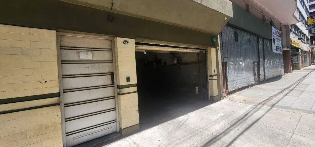 Cochera a la venta Flores cubierta de 15 mts 2