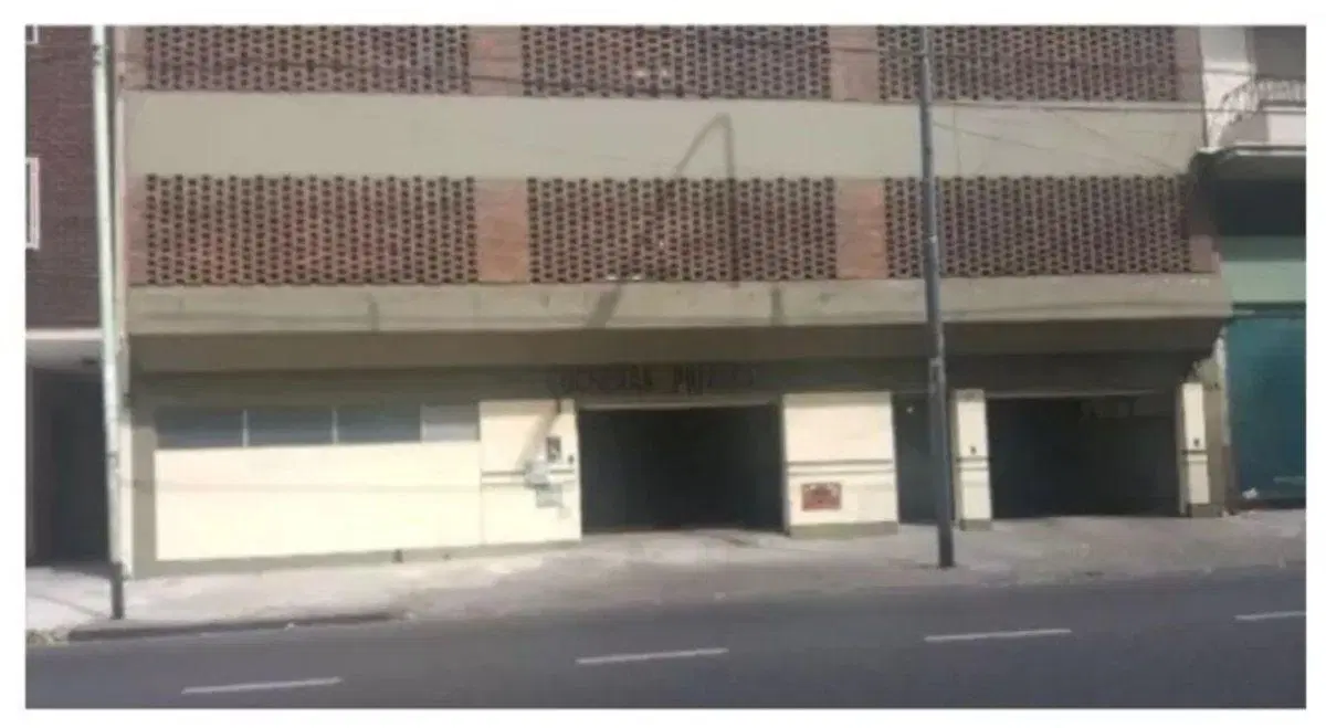 Cochera a la venta Flores cubierta de 15 mts 3