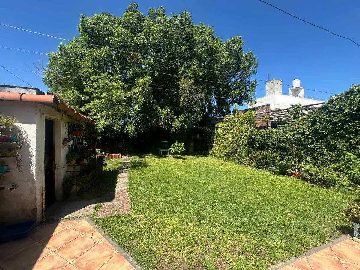 CASA EN VENTA 6 AMB JARDIN TERRAZA Y GARAGE 4