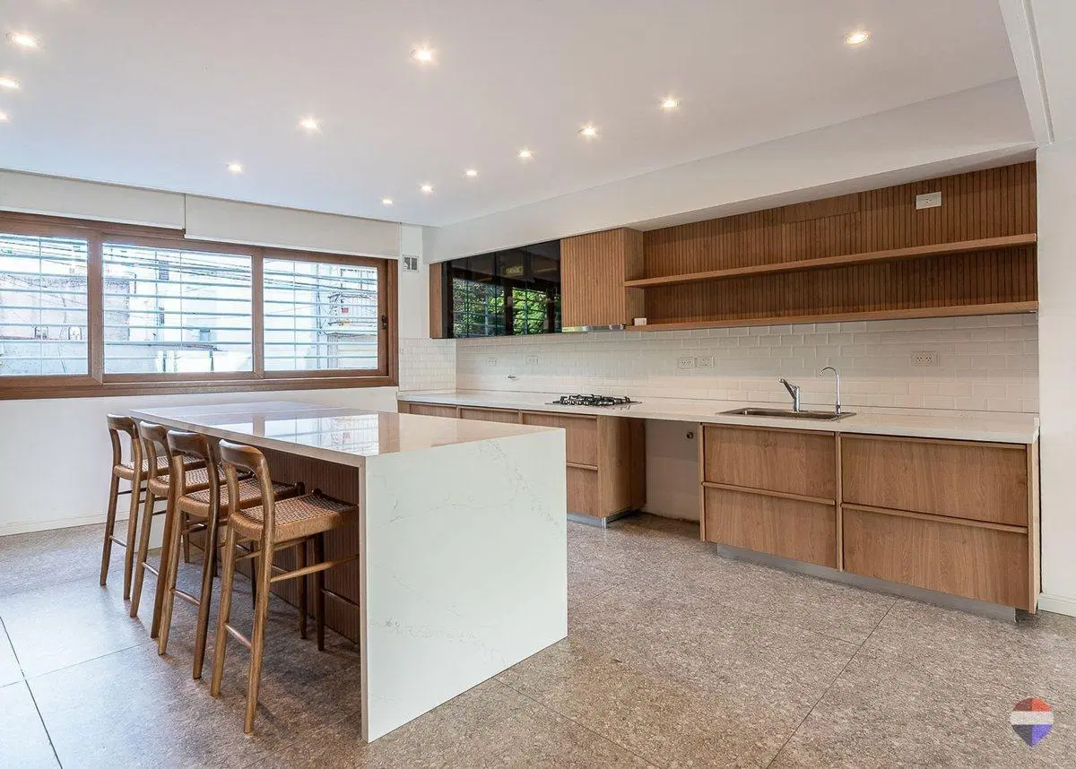 VENTA CASA 5 AMB 4 SUITE COCHERA DOBLE PILETA 3