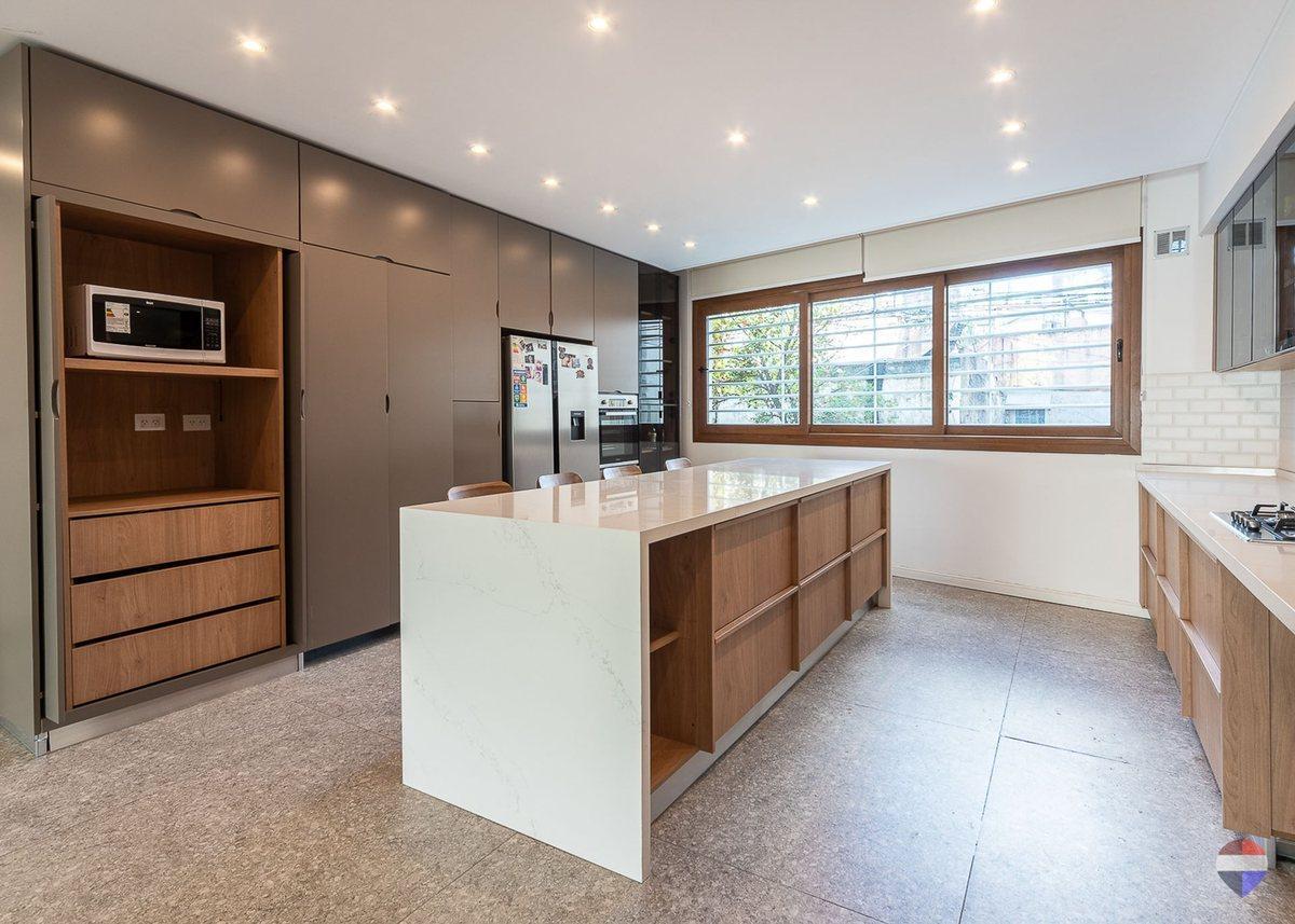 Foto de VENTA CASA 5 AMB 4 SUITE COCHERA DOBLE PILETA, imagen 5