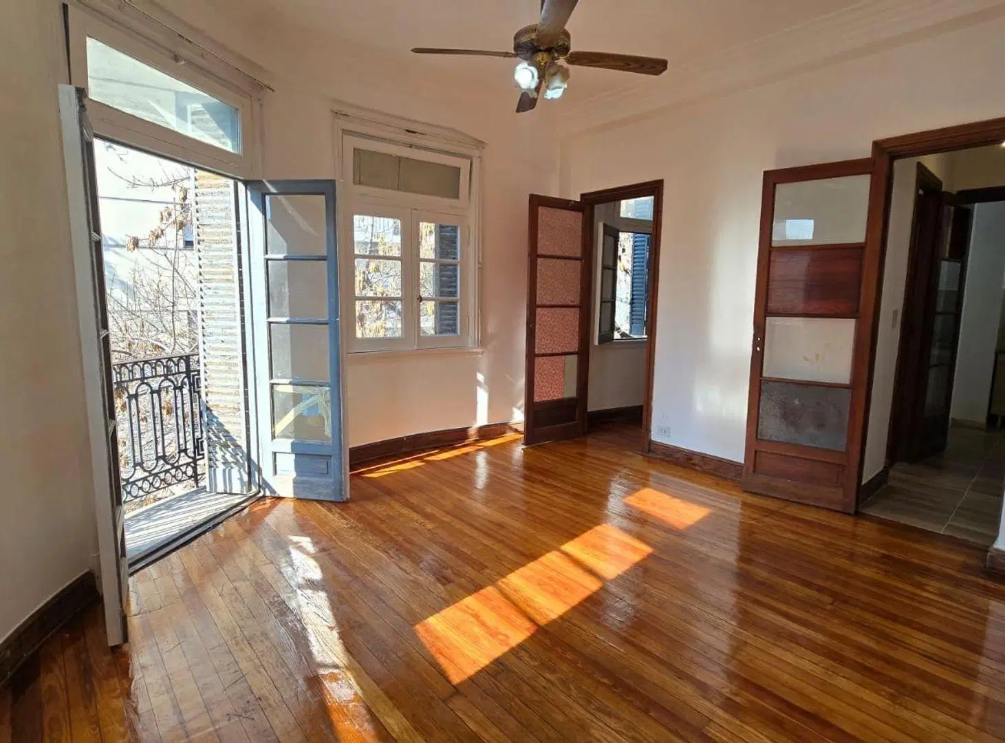 VENTA DEPARTAMENTO 4 AMB FRENTE TODO SOL ABASTO 2