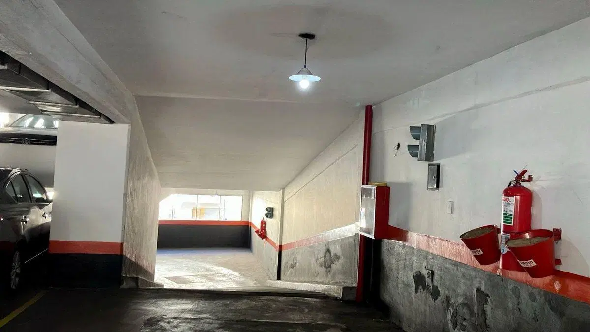 VENTA COCHERA FIJA CUBIERTA GRANDE RECOLETA 4