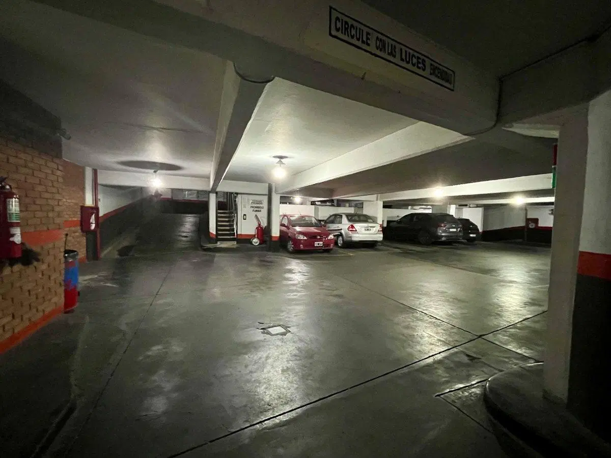 VENTA COCHERA FIJA CUBIERTA GRANDE RECOLETA 3