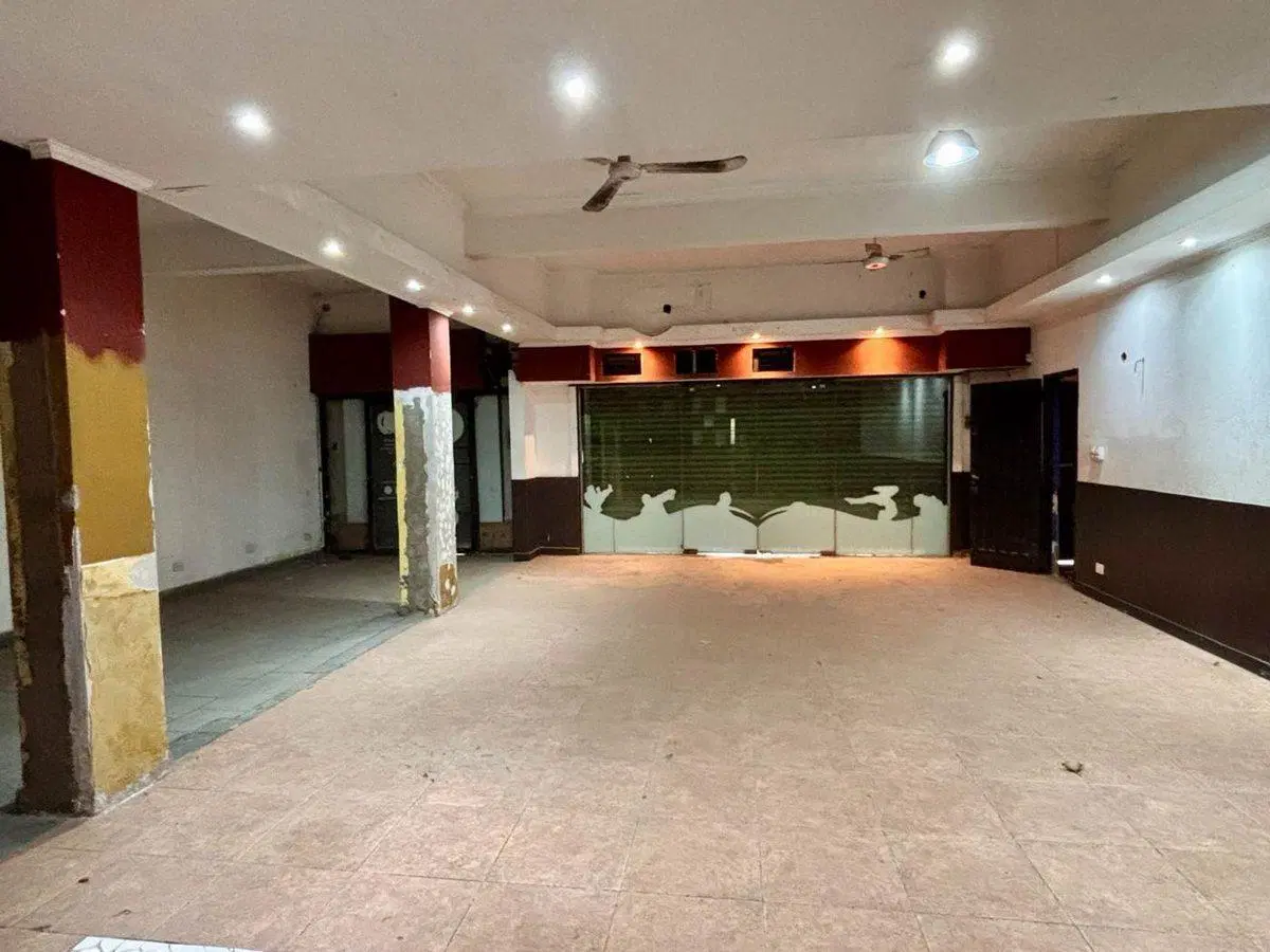 VENTA 2 LOCALES COMERCIALES FRENTE HOSP S. MIGUEL 4