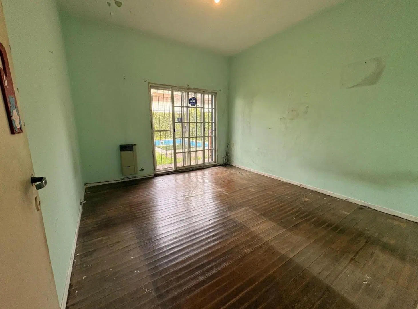 VENTA CASA 3 AMB CON PILETA Y COCHERA V. ADELINA 2