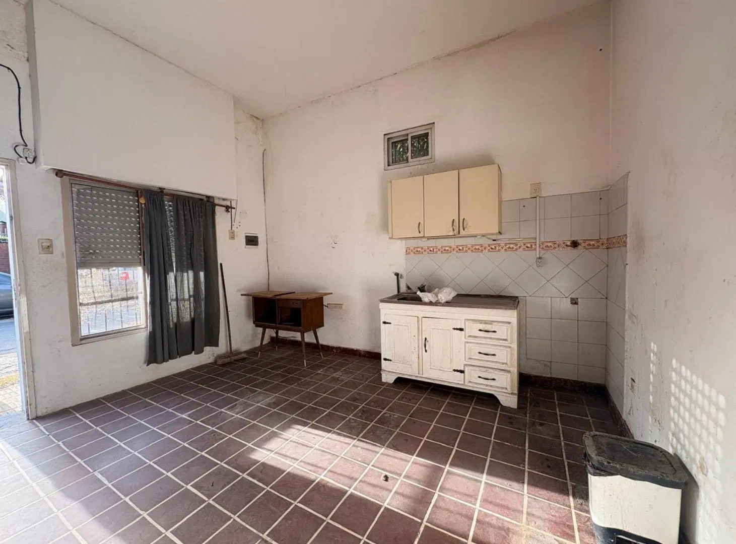 VENTA CASA 3 AMB CON PILETA Y COCHERA V. ADELINA 4