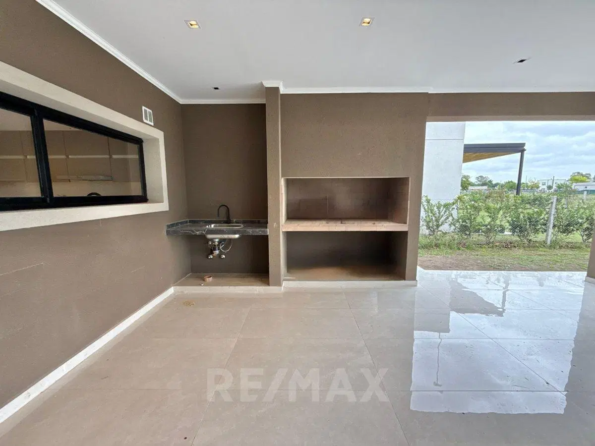 CASA 6 AMB EN VENTA B° SAN PABLO PILAR SEGURIDAD 5