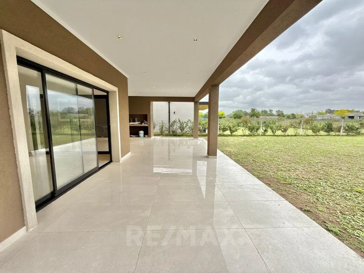 CASA 6 AMB EN VENTA B° SAN PABLO PILAR SEGURIDAD 4