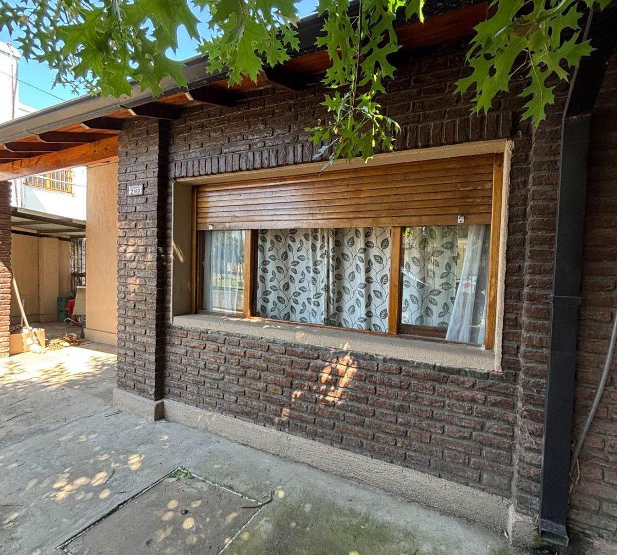 VENTA CASA 4 AMBIENTES COCHERA QUILMES APTO CRED