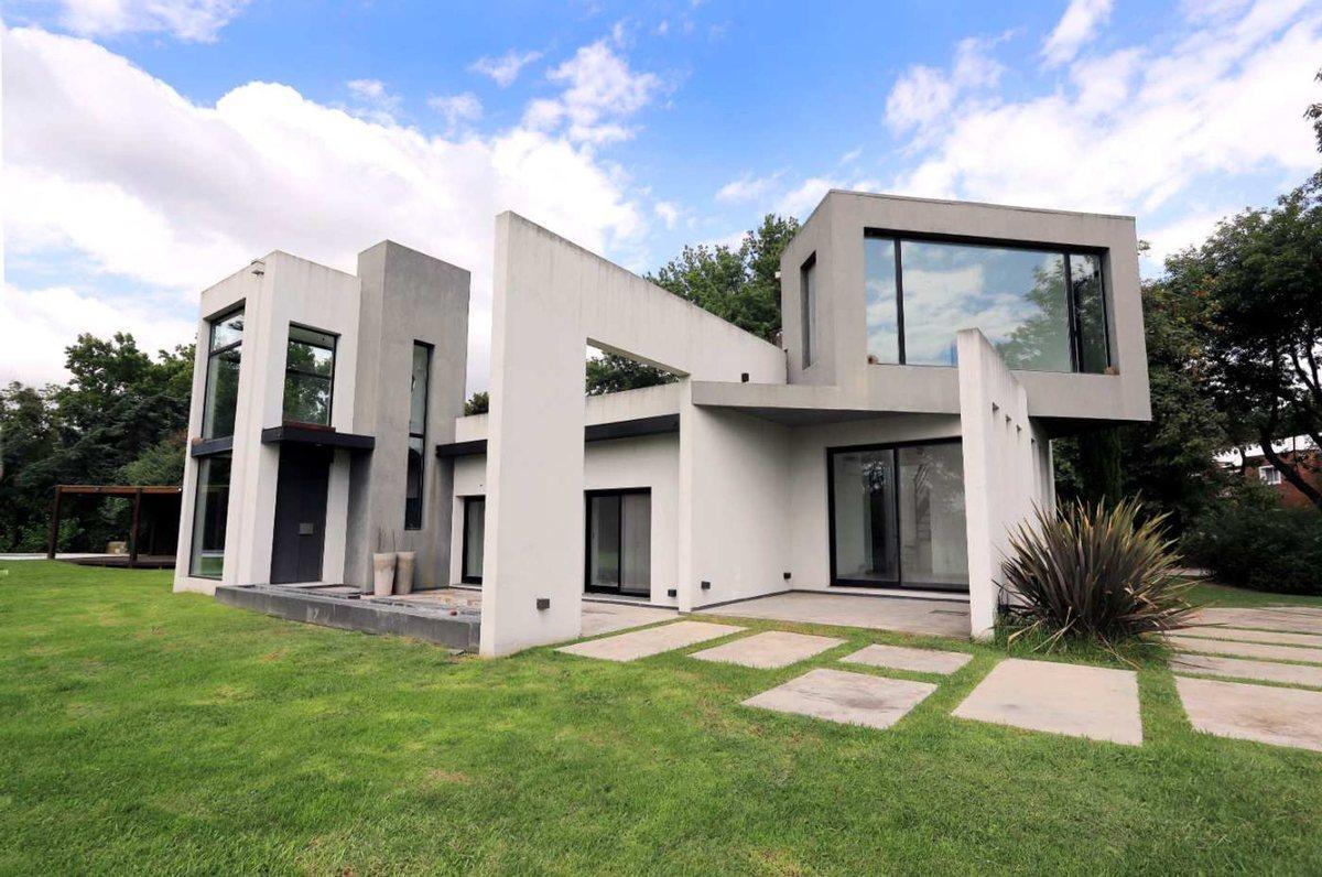 VENTA CASA 5 AMB. LOTE VISTA AL GOLF 1700 M2
