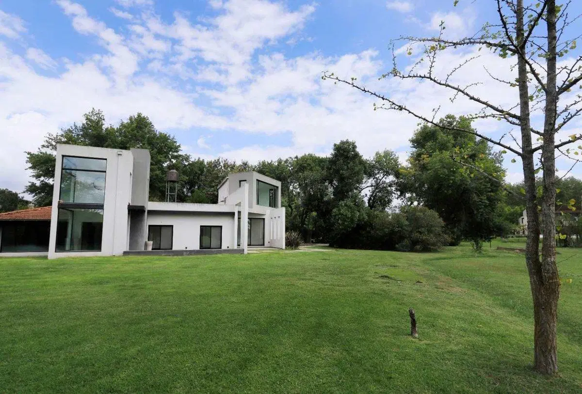 VENTA CASA 5 AMB. LOTE VISTA AL GOLF 1700 M2 3