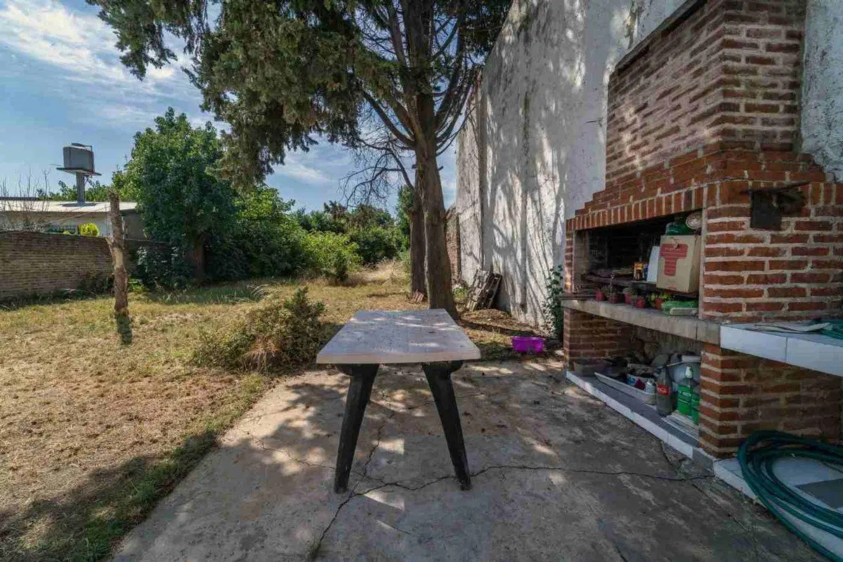 VENTA CASA 2 AMBIENTES CON COCHERA VILLA DE MAYO 4