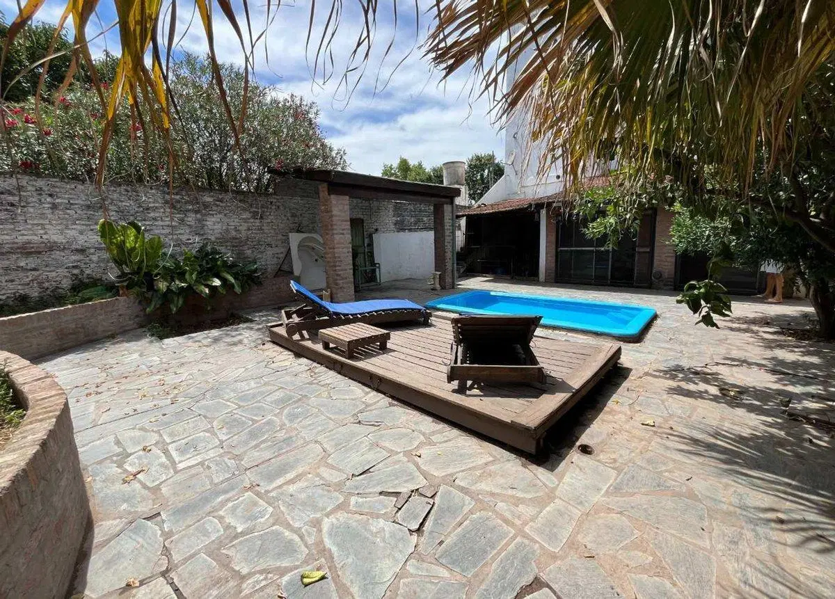 VENTA CASA 4 AMB COCHERA MÁS DOS DPTOS 2 AMB MERLO 2