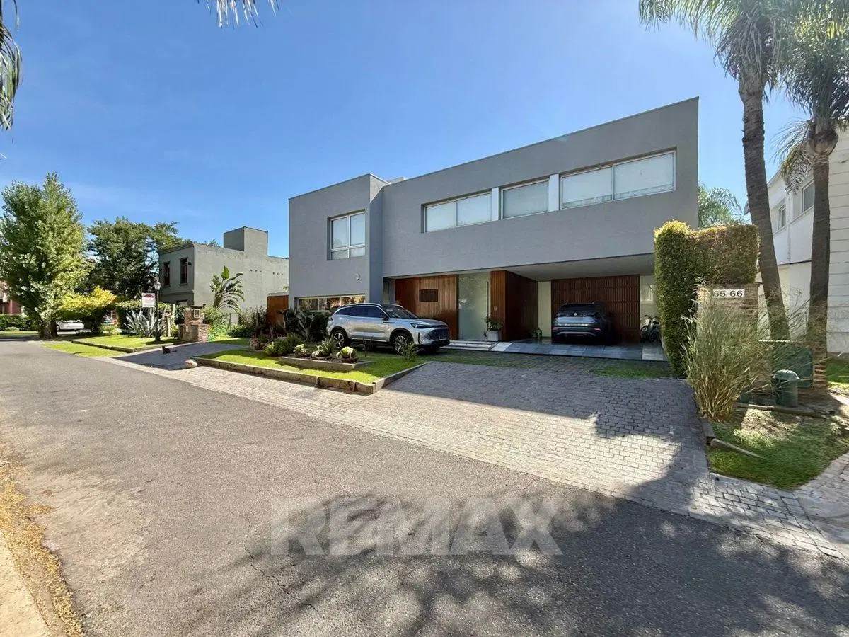 CASA 6 AMB EN VENTA B° LA ARAUCARIA BELLA VISTA 5