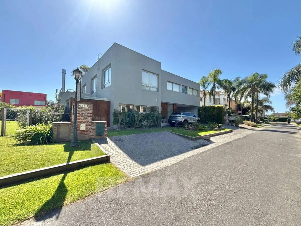 CASA 6 AMB EN VENTA B° LA ARAUCARIA BELLA VISTA 4