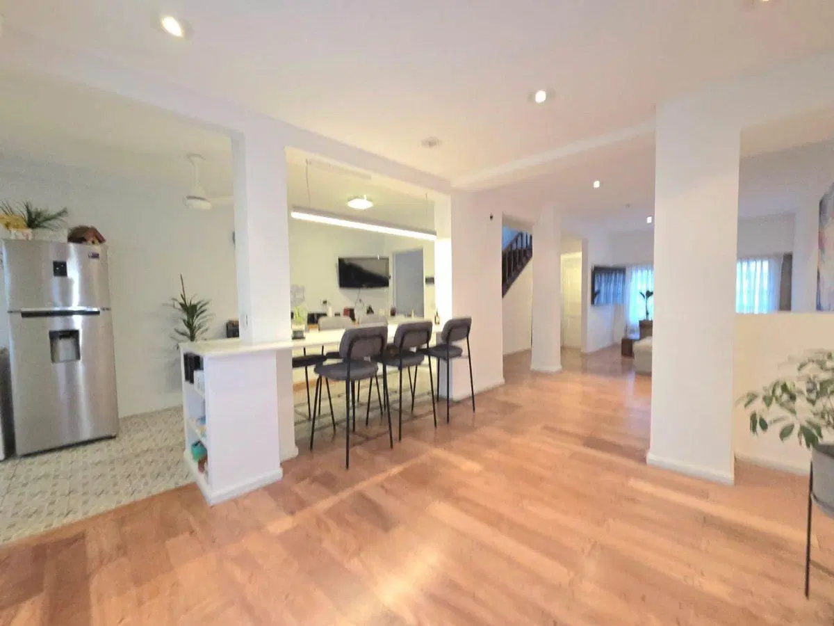 VENTA CASA EN COLEGIALES 6 AMBIENTES COCHERA 4