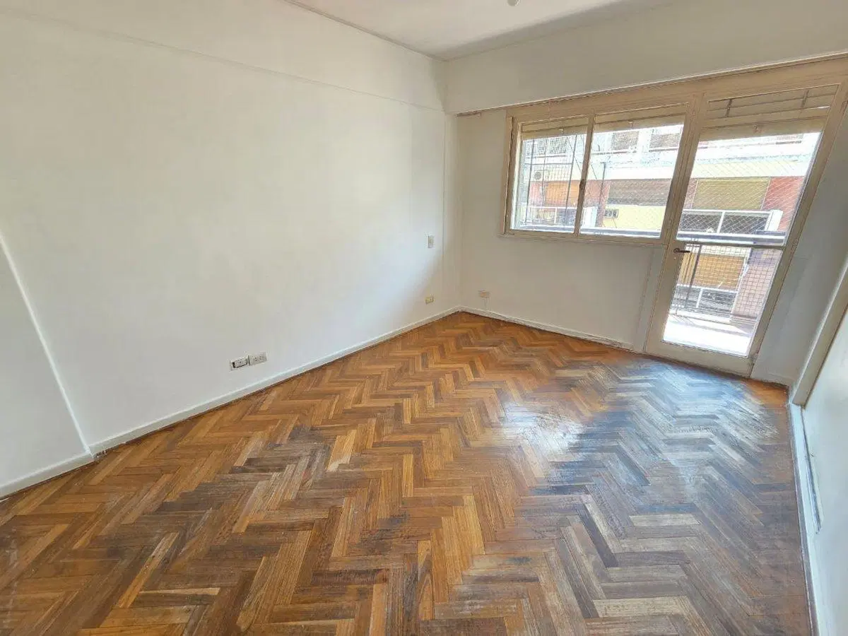 Venta 4 ambientes balcón cochera Recoleta depen 2