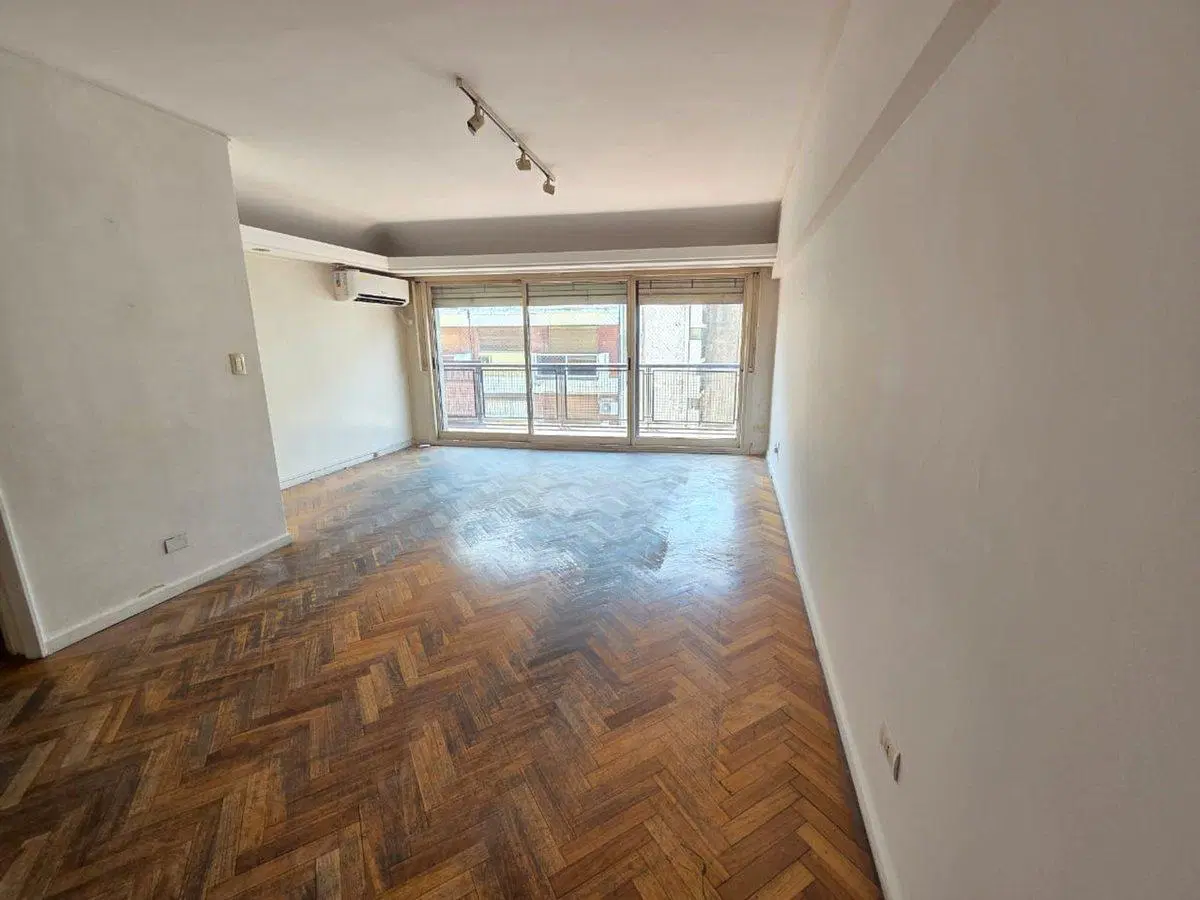 Venta 4 ambientes balcón cochera Recoleta depen 5