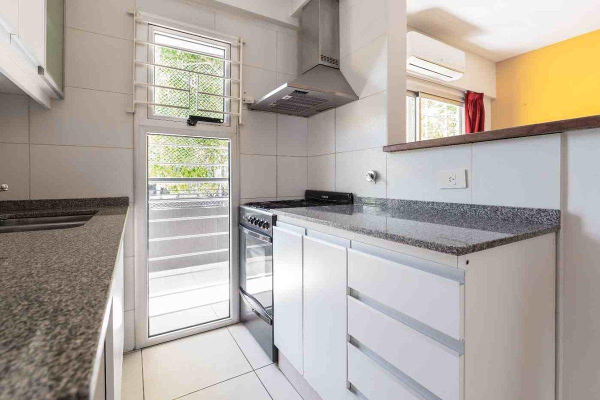 Foto de VENTA 2 AMBIENTES COCHERA PATIO Y BALCÓN, URQUIZA, imagen 4