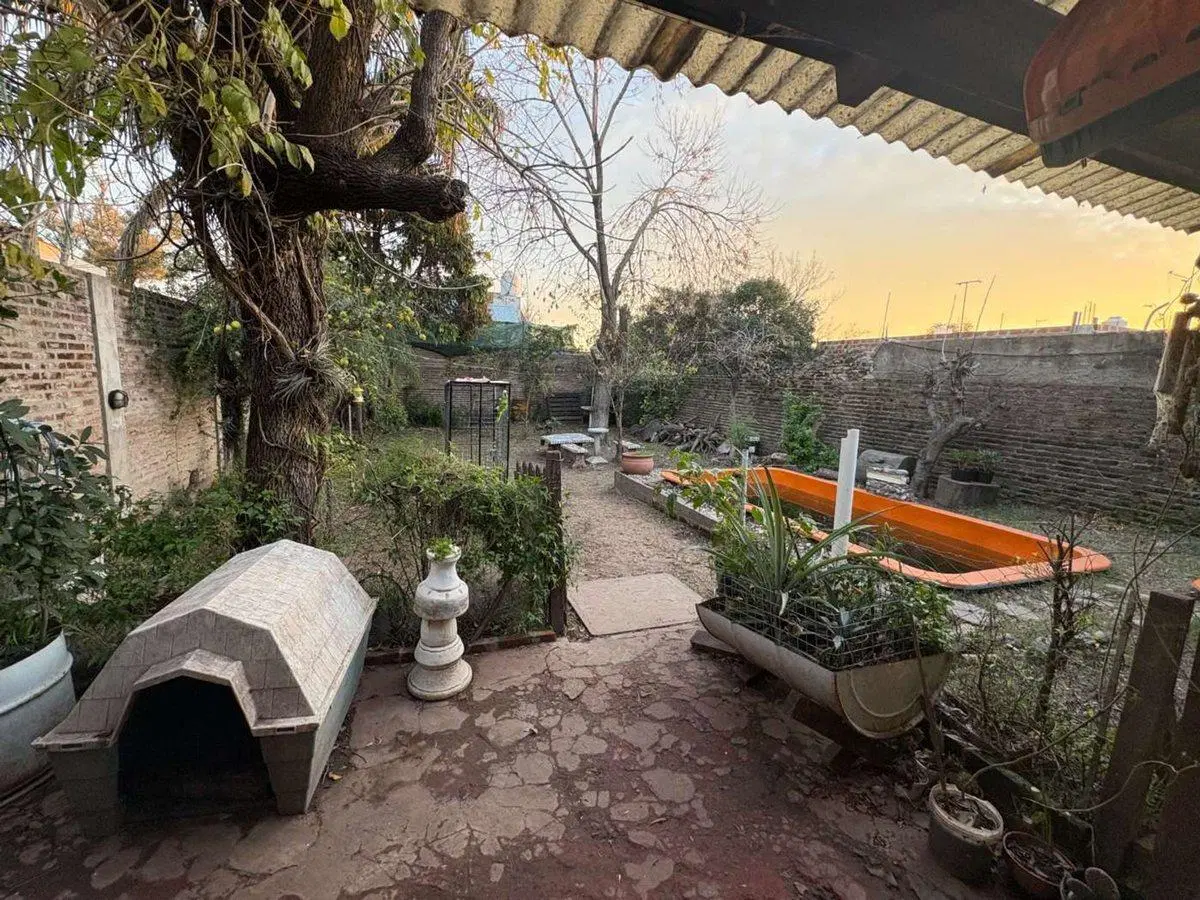 VENTA CASA 4 AMB CON COCHERA, JARDIN Y PILETA 3