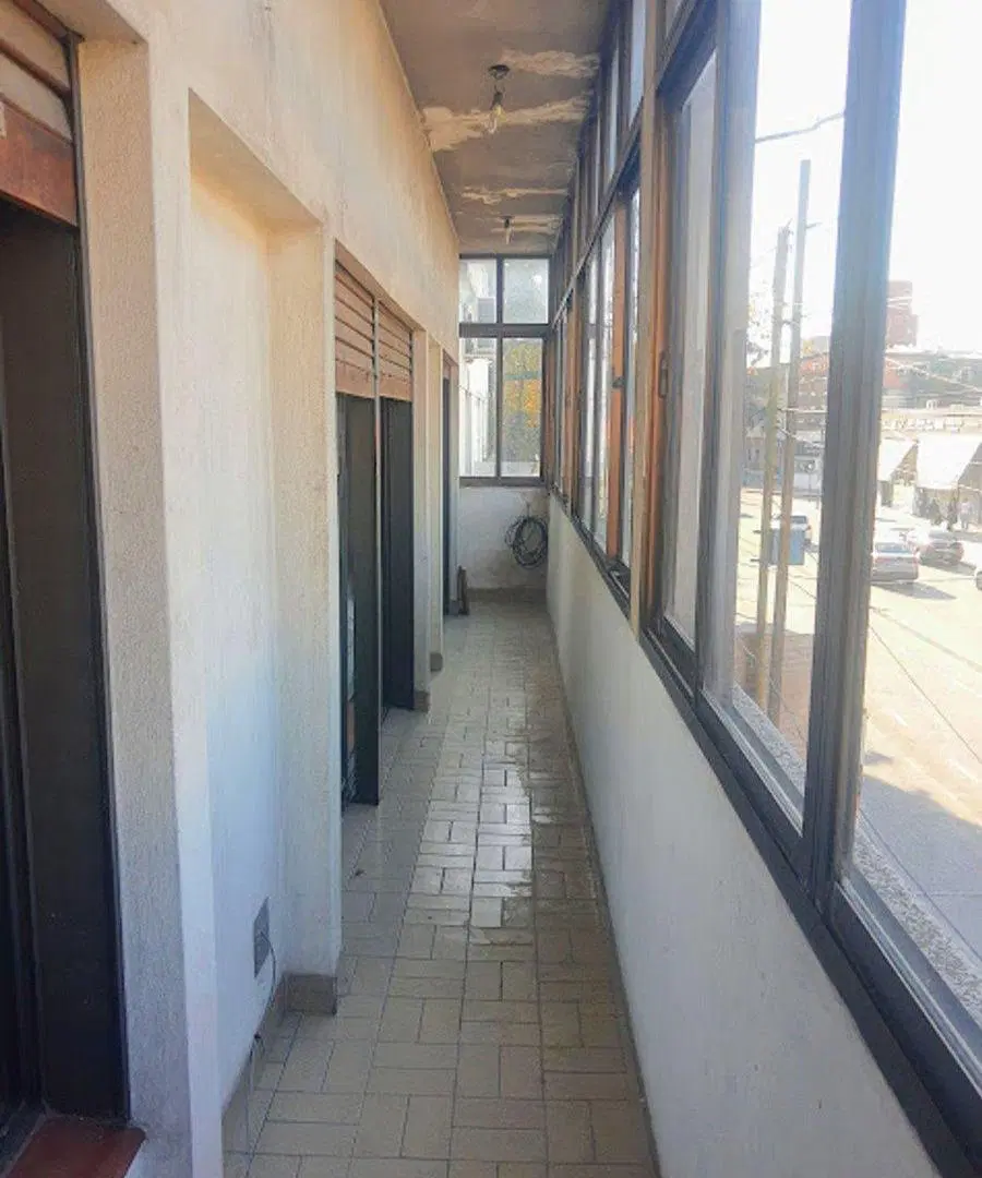 CASA EN VENTA EN TEMPERLEY CON JARDIN Y 2 LOCALES 2